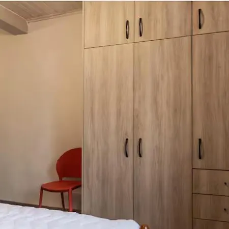 Апартаменты Burnelia Vacation Maisonette Лефкими