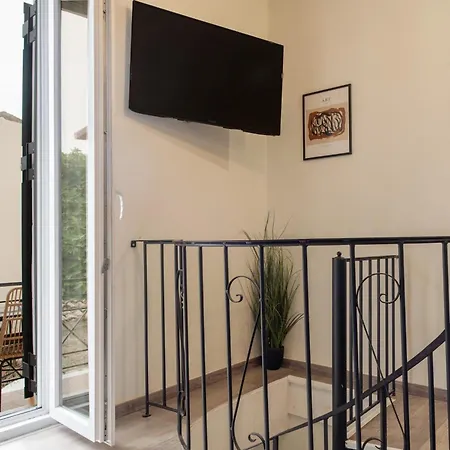 Апартаменты Burnelia Vacation Maisonette Лефкими