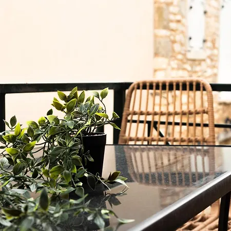 Апартаменты Burnelia Vacation Maisonette Лефкими