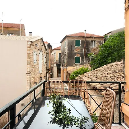 Burnelia Vacation Maisonette