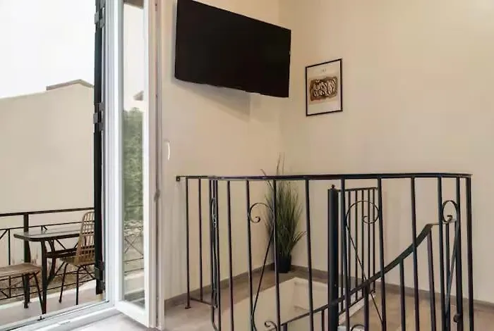 Burnelia Vacation Maisonette * Λευκίμμη